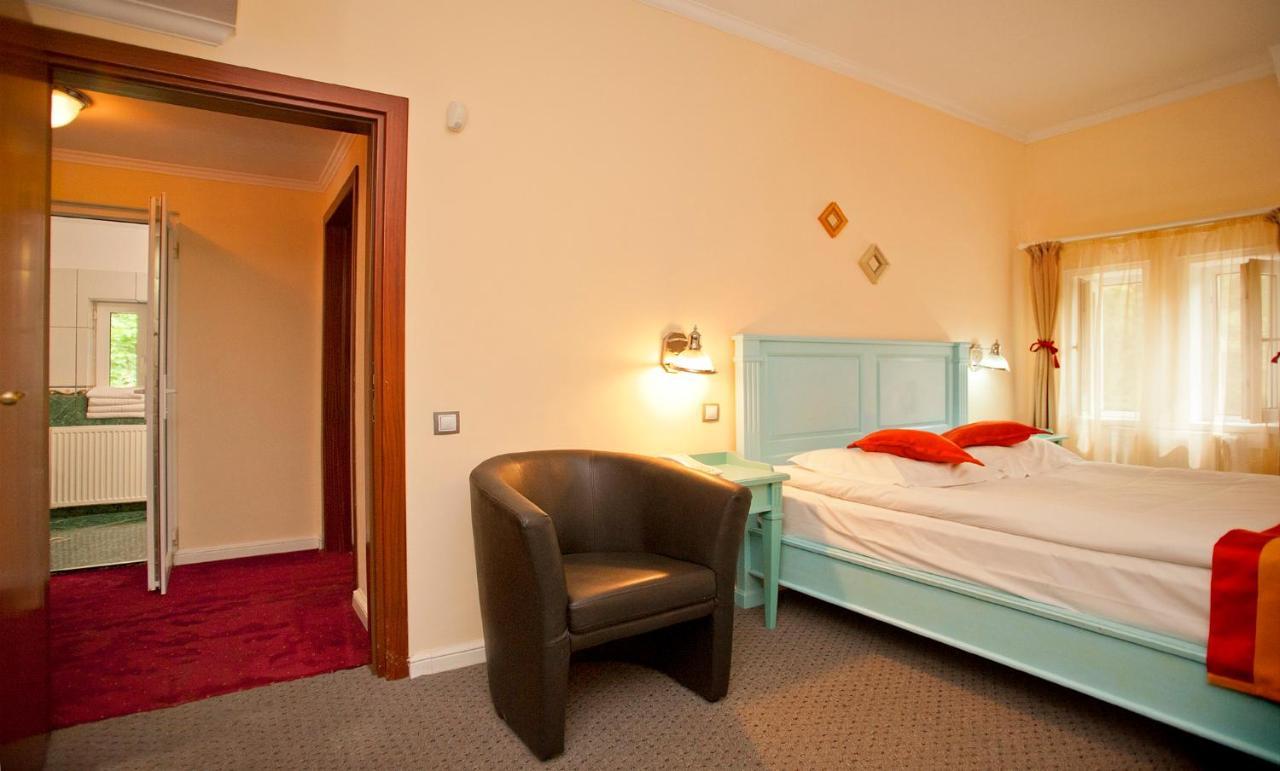 Hotel Bastion Sinaia Dış mekan fotoğraf